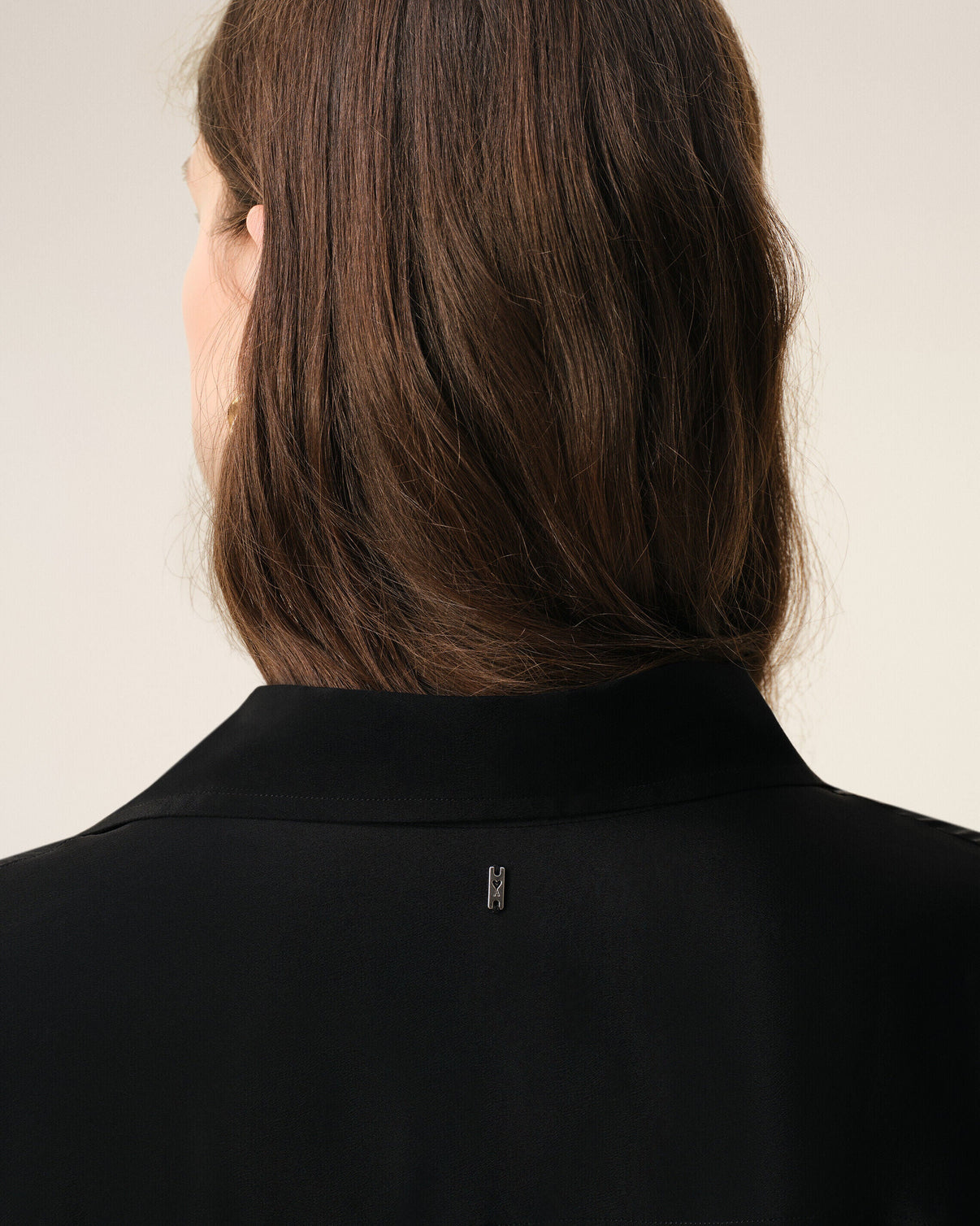 Black Blended Silk Sharp Collar Adjusted Shirt