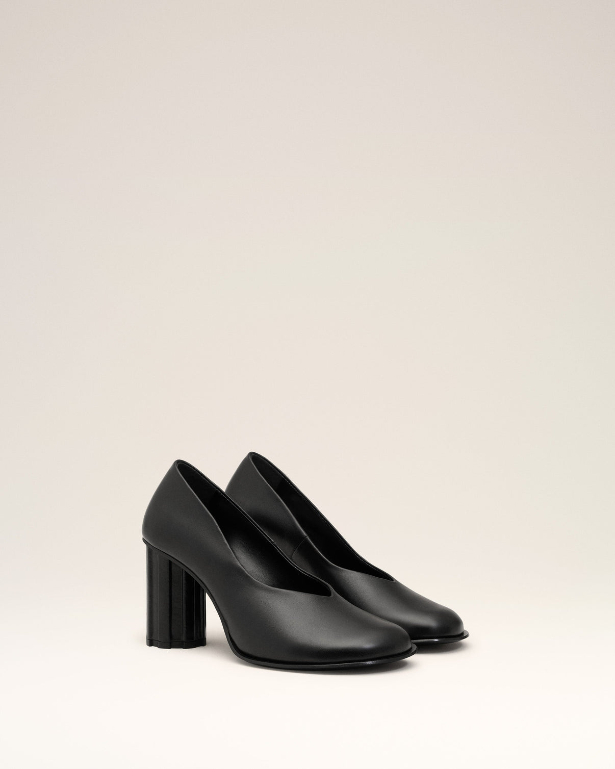 Black Leather Anatomical-toe Piano Pumps