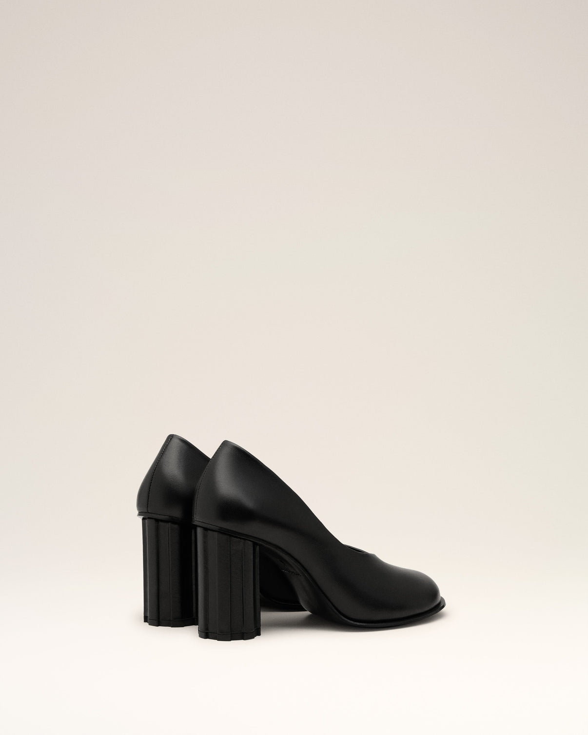 Black Leather Anatomical-toe Piano Pumps