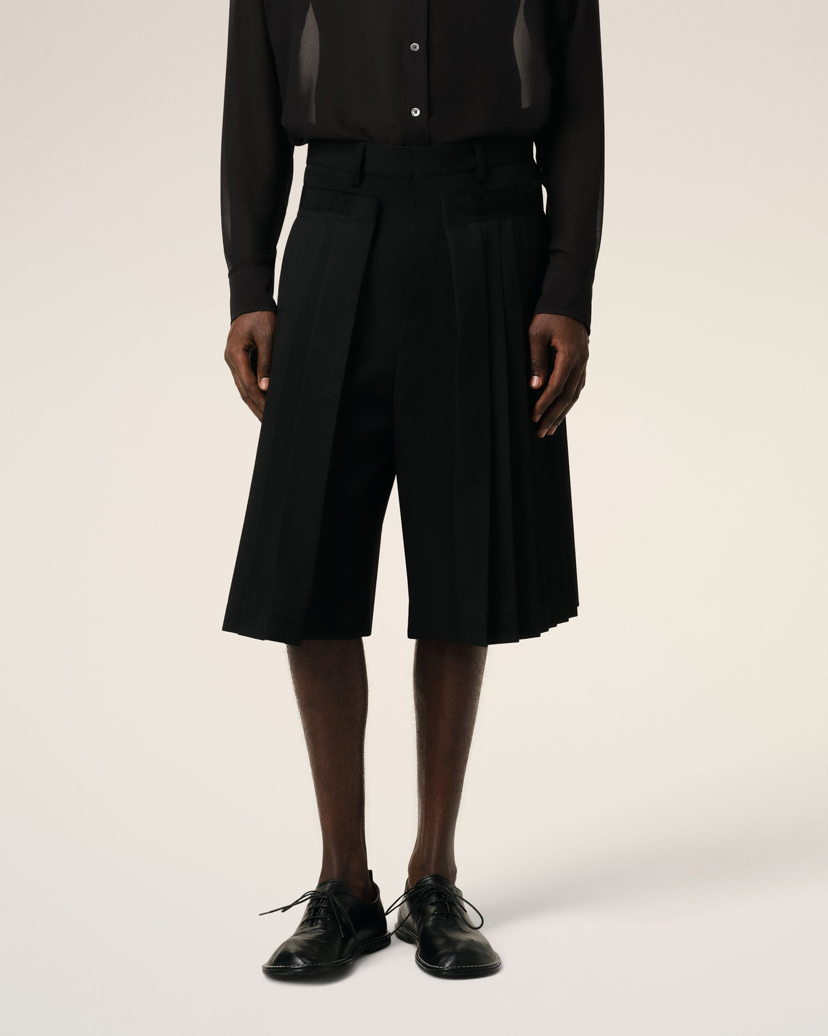 Black Wool Pleated Bermuda