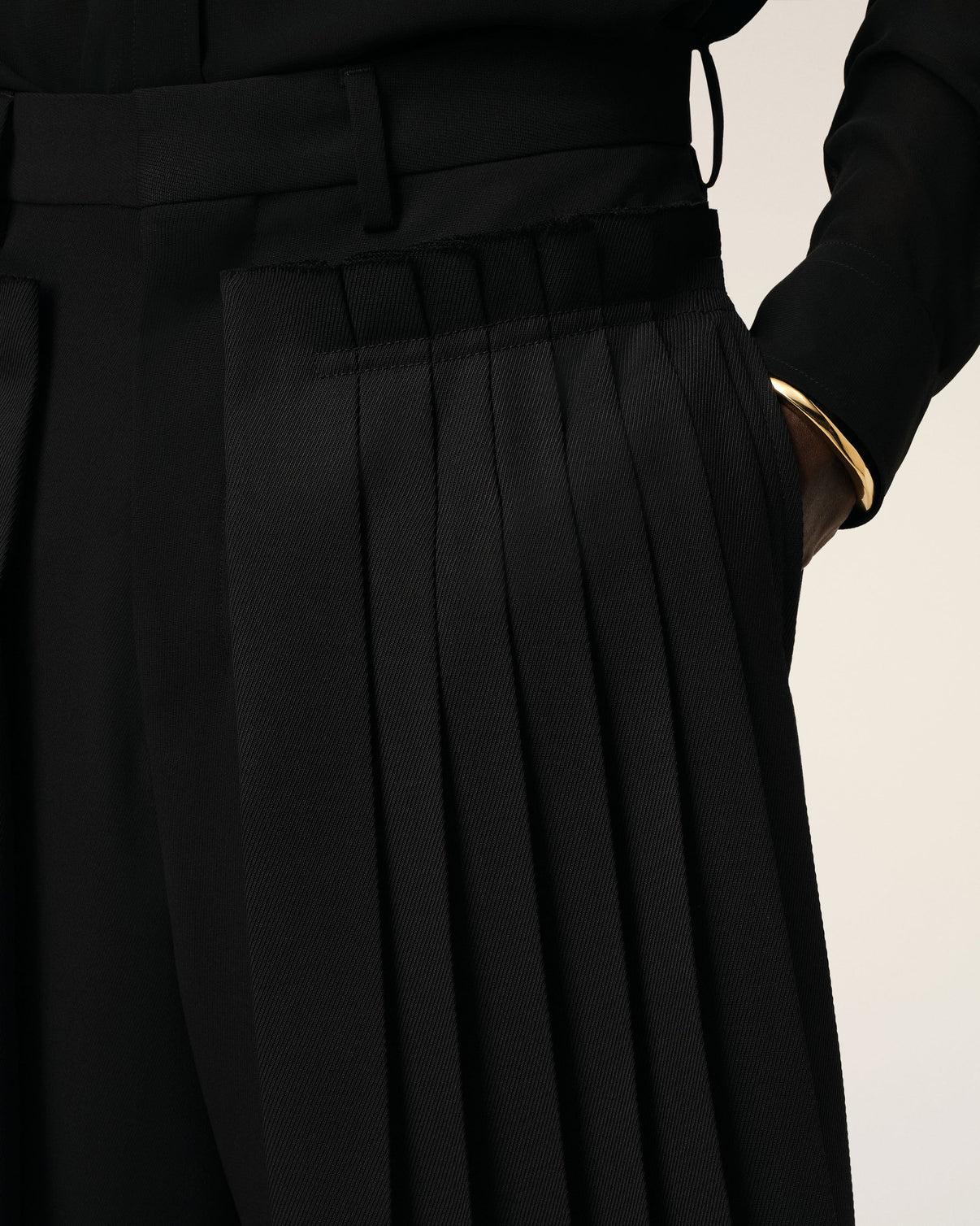 Black Wool Pleated Bermuda