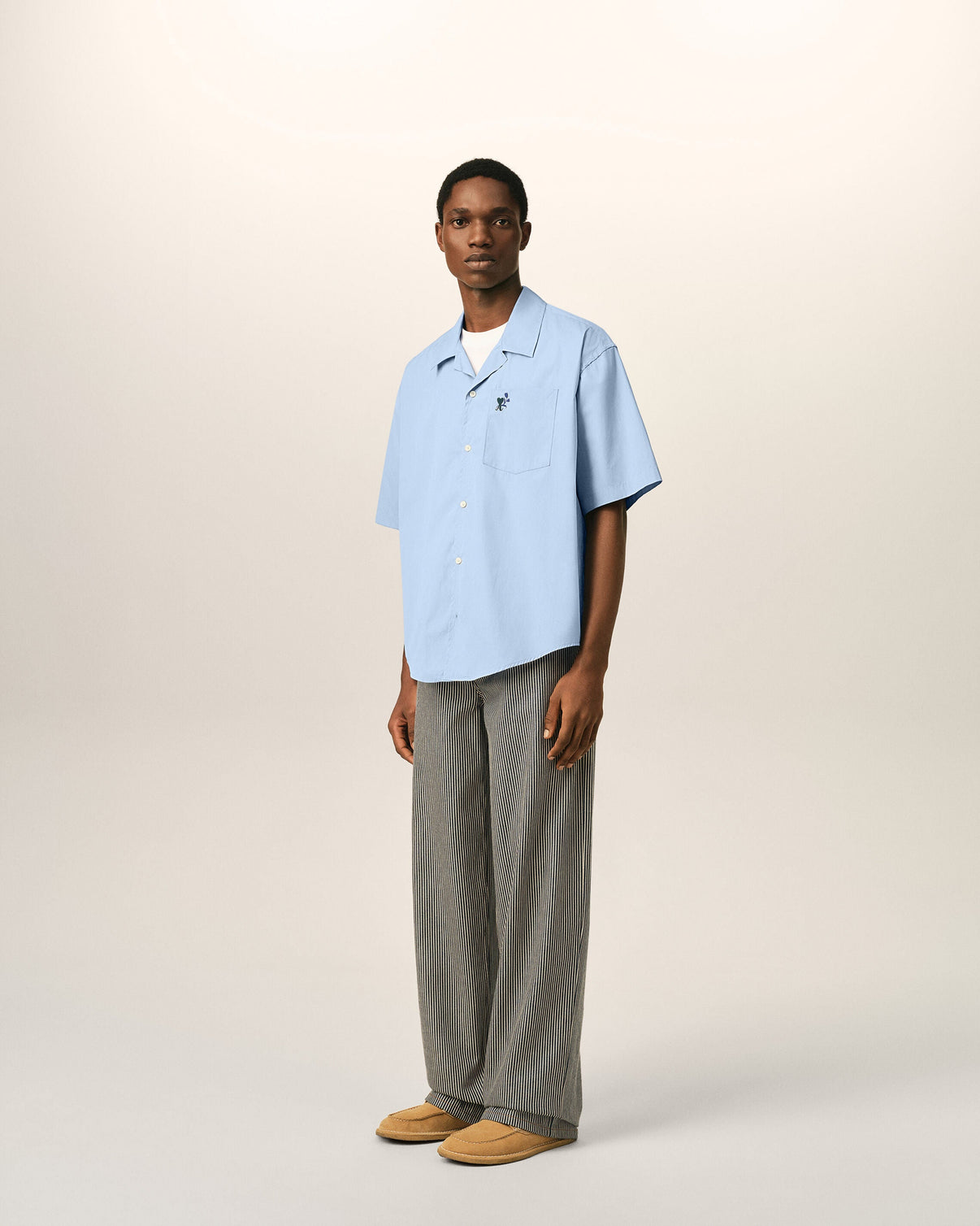 Blue boxy cotton short-sleeve shirt with tulip