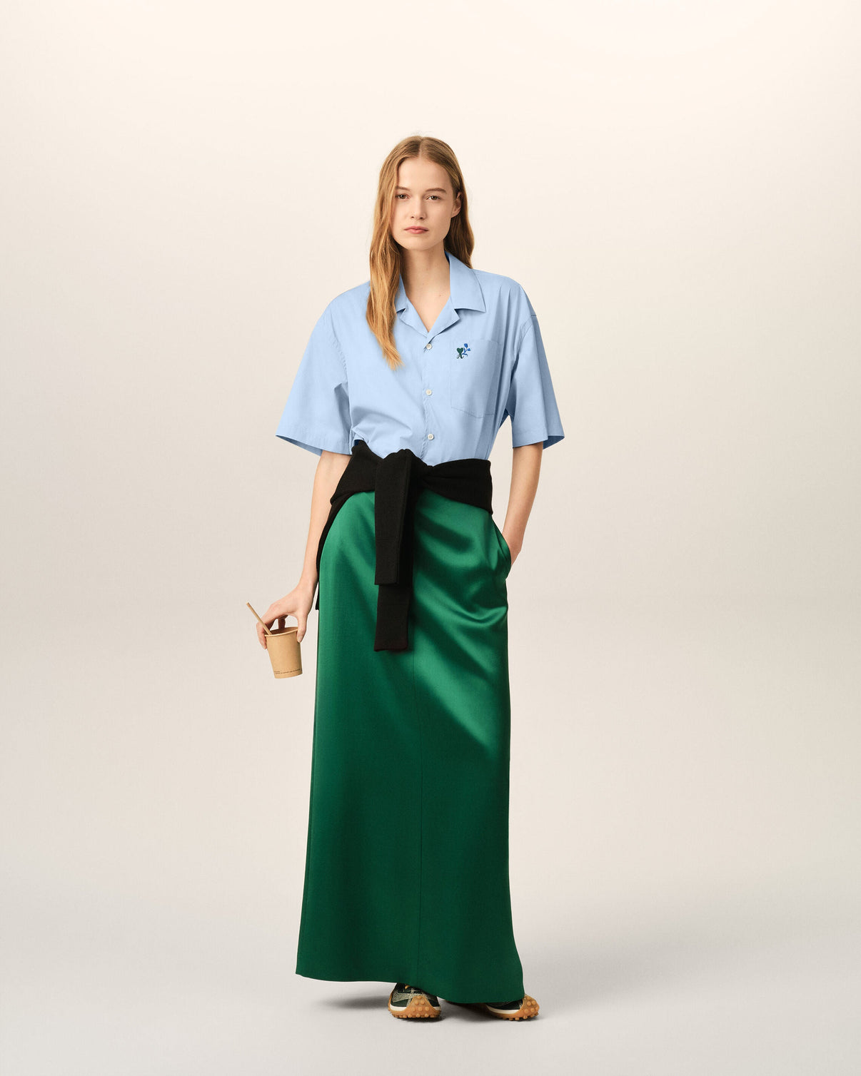 Blue boxy cotton short-sleeve shirt with tulip