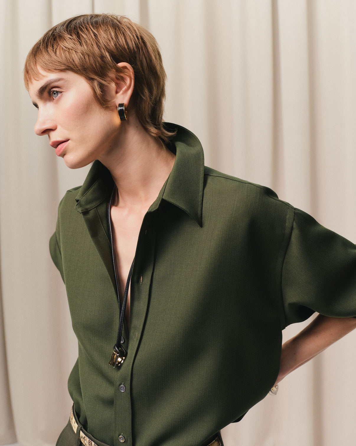 Green Wool Back Slit Loose Shirt