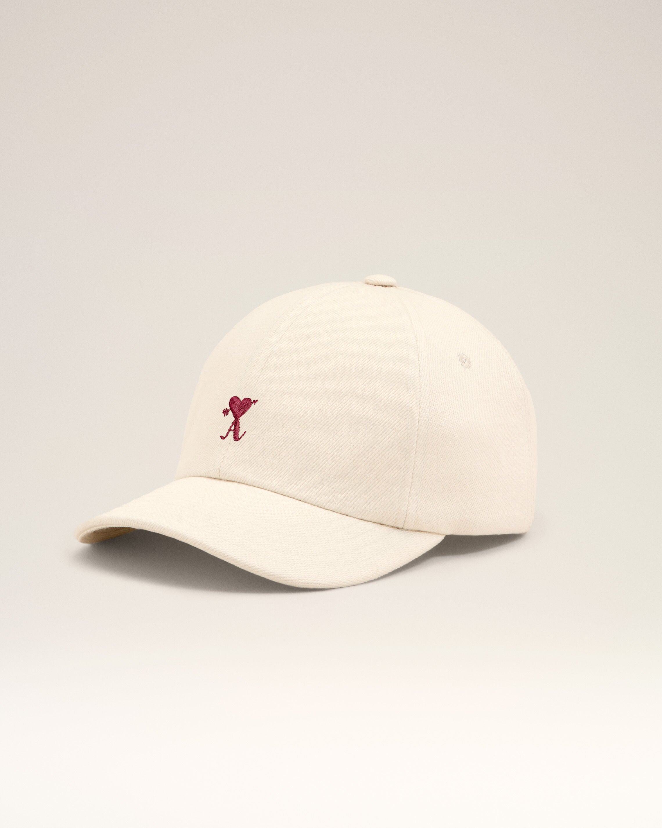White cotton cap with heart arrow