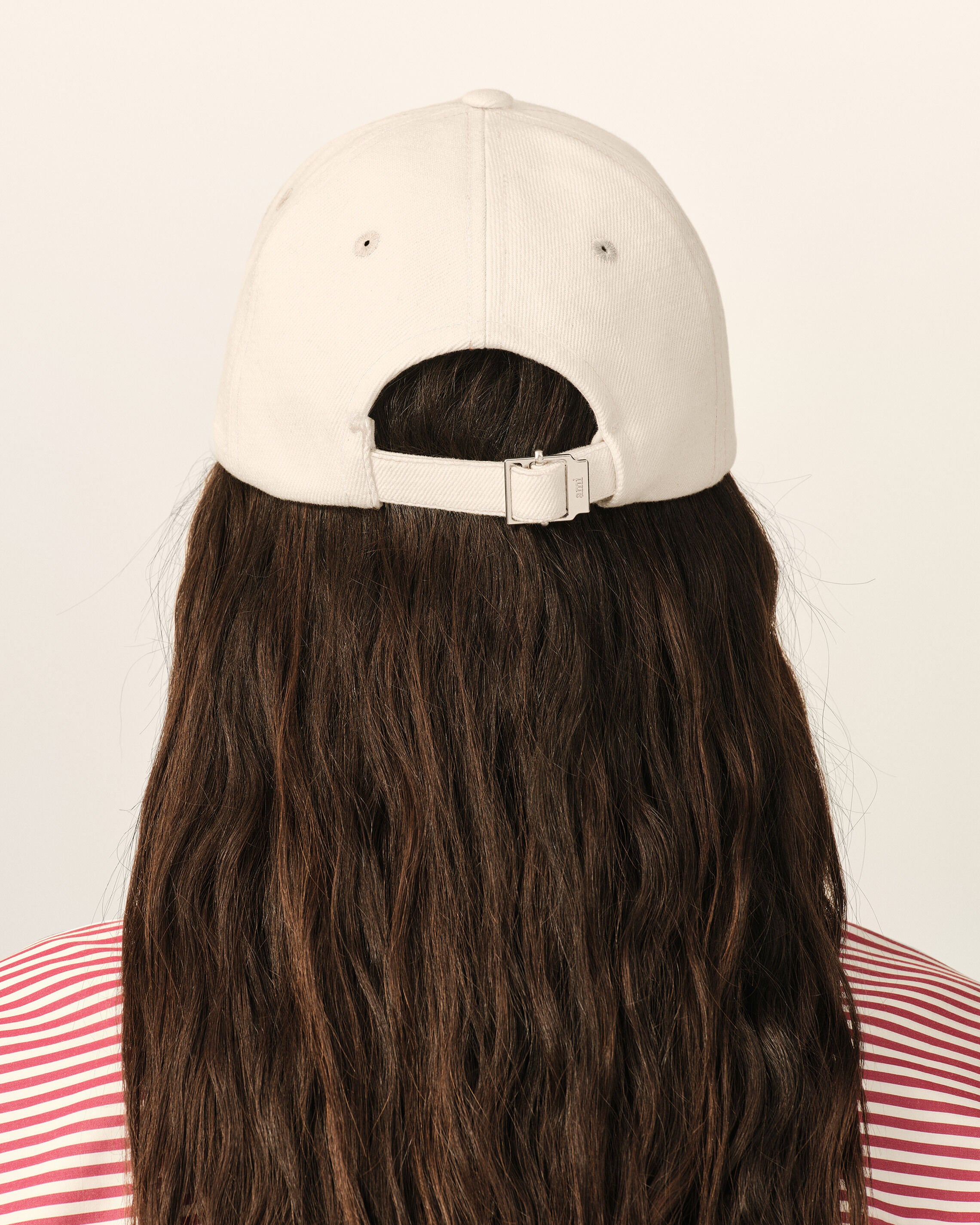 White cotton cap with heart arrow