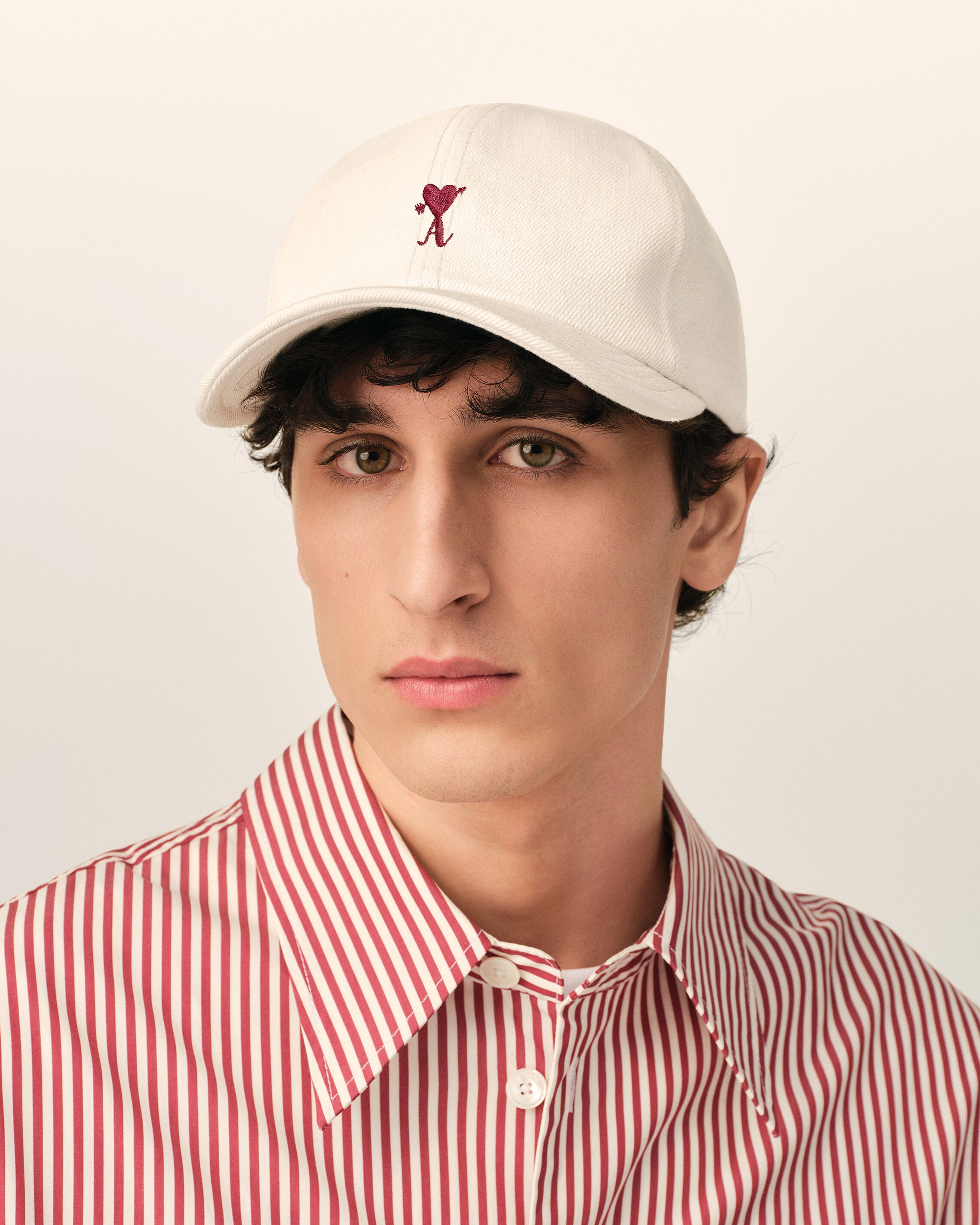 White cotton cap with heart arrow