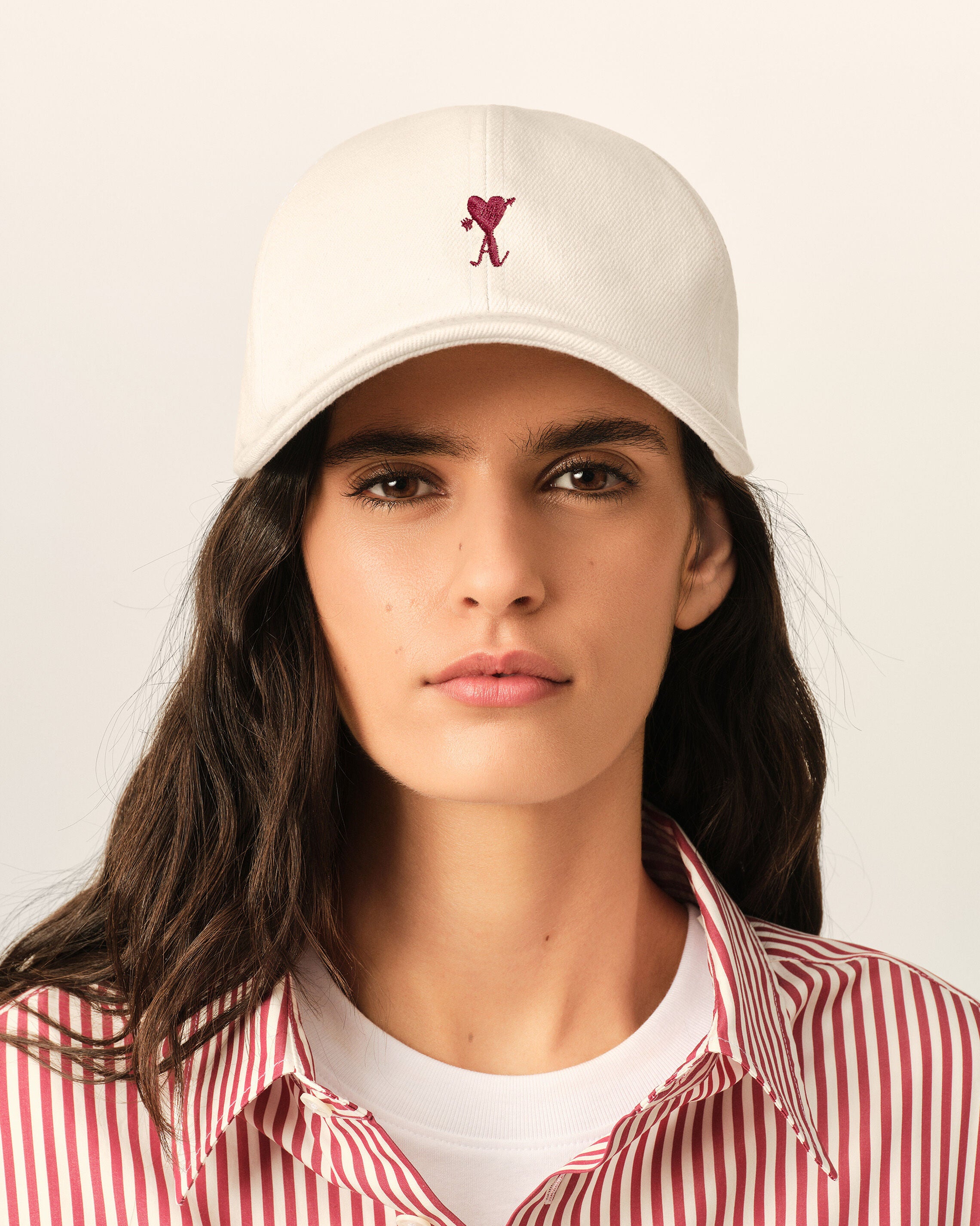 White cotton cap with heart arrow
