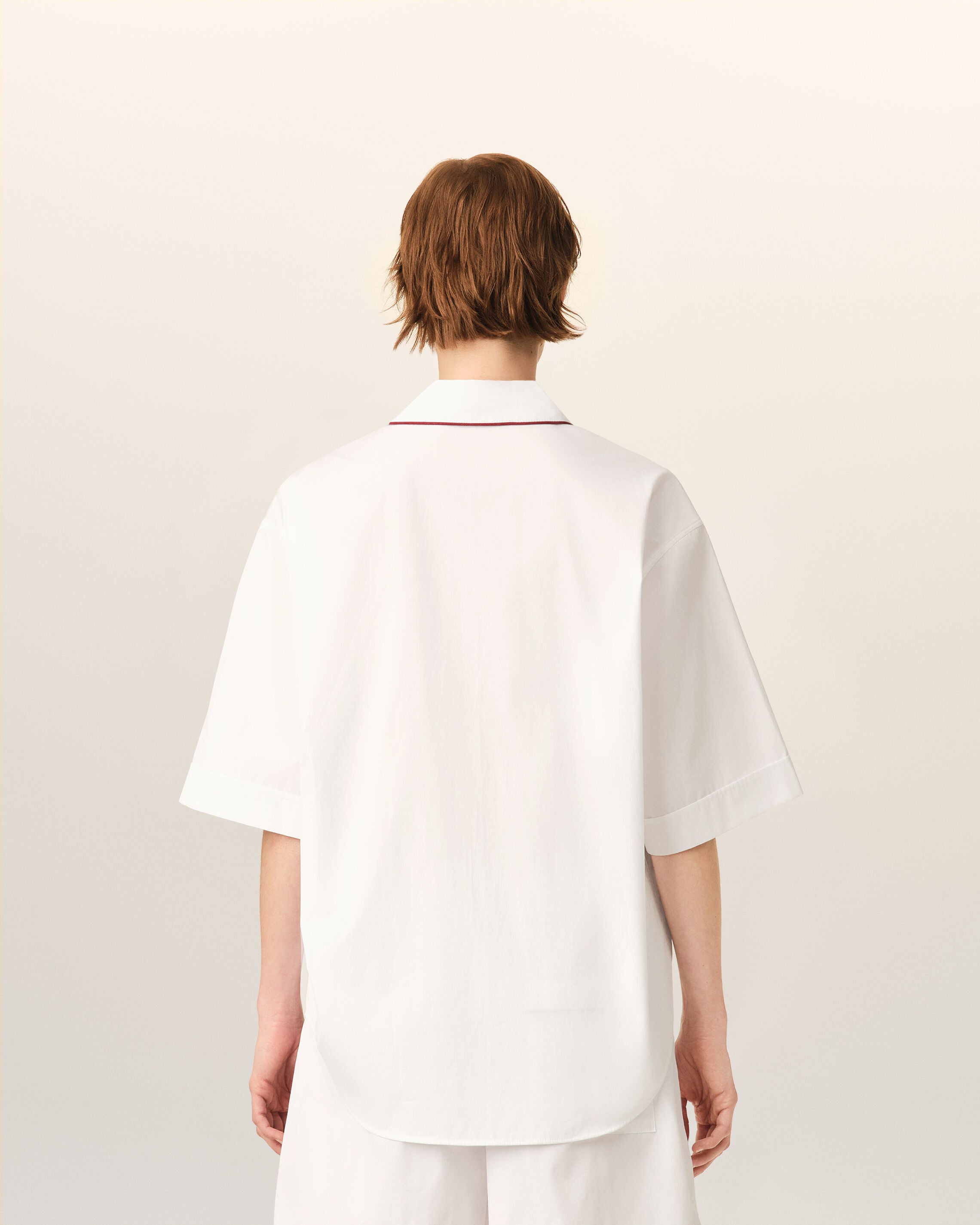 White cotton short-sleeve shirt with heart arrow