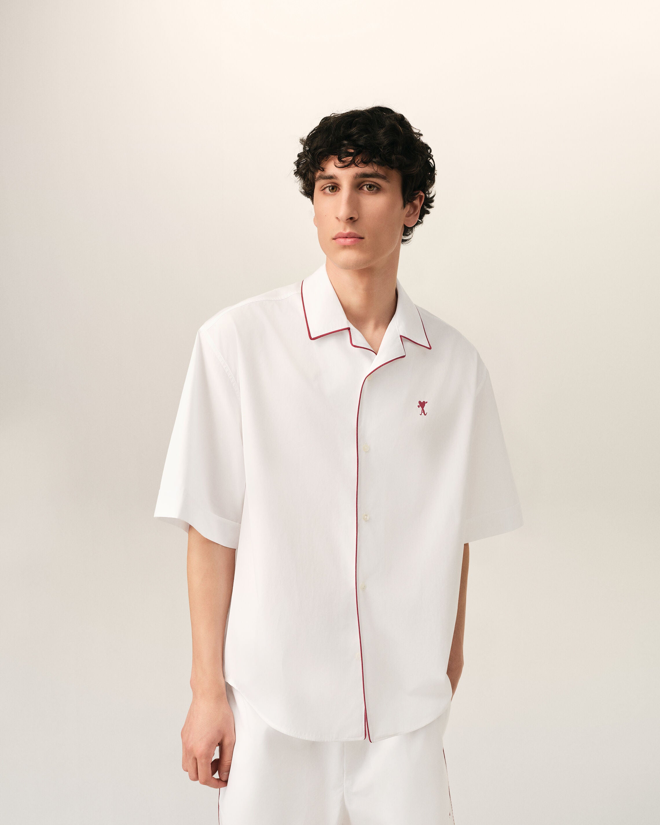 White cotton short-sleeve shirt with heart arrow