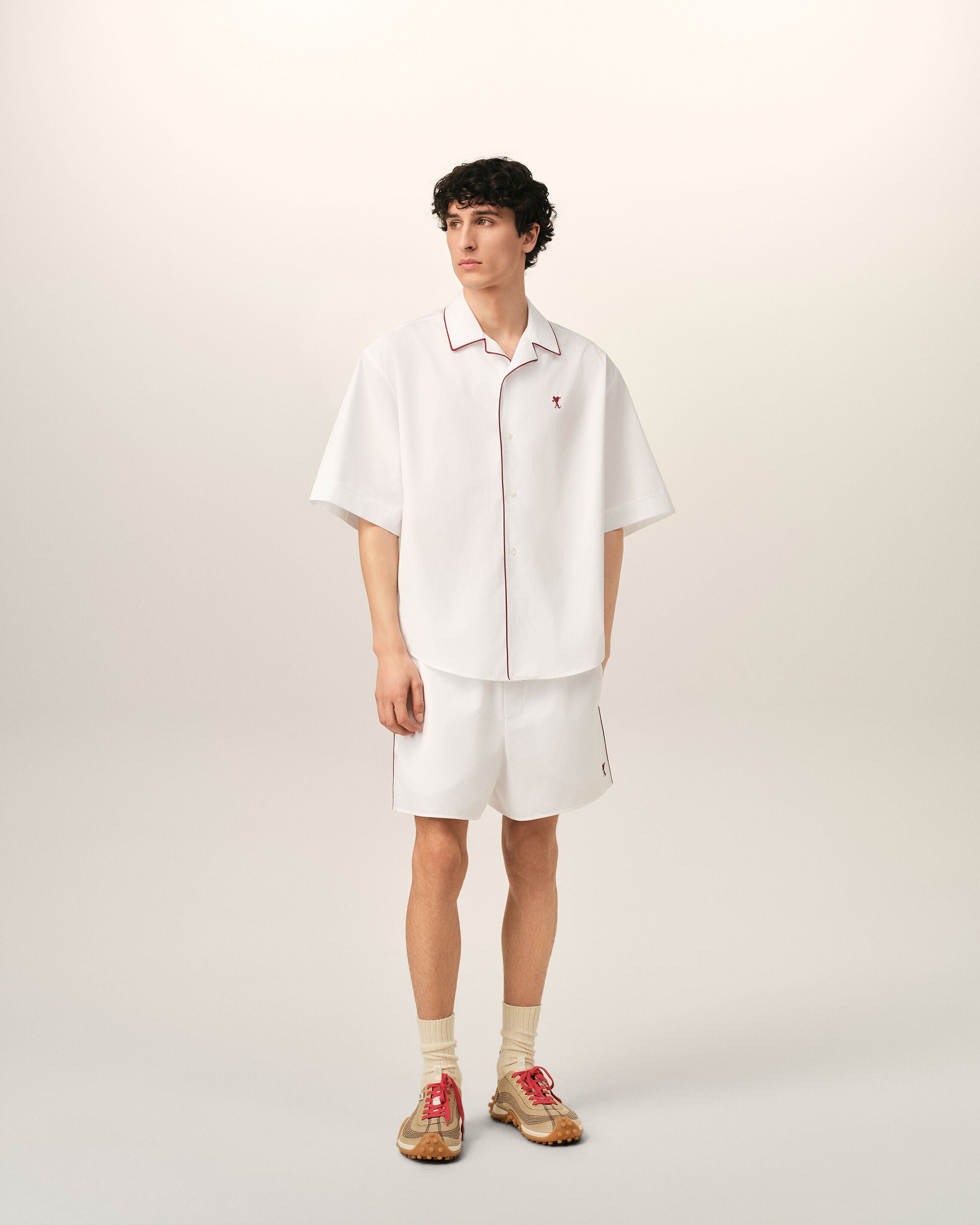 White cotton short-sleeve shirt with heart arrow