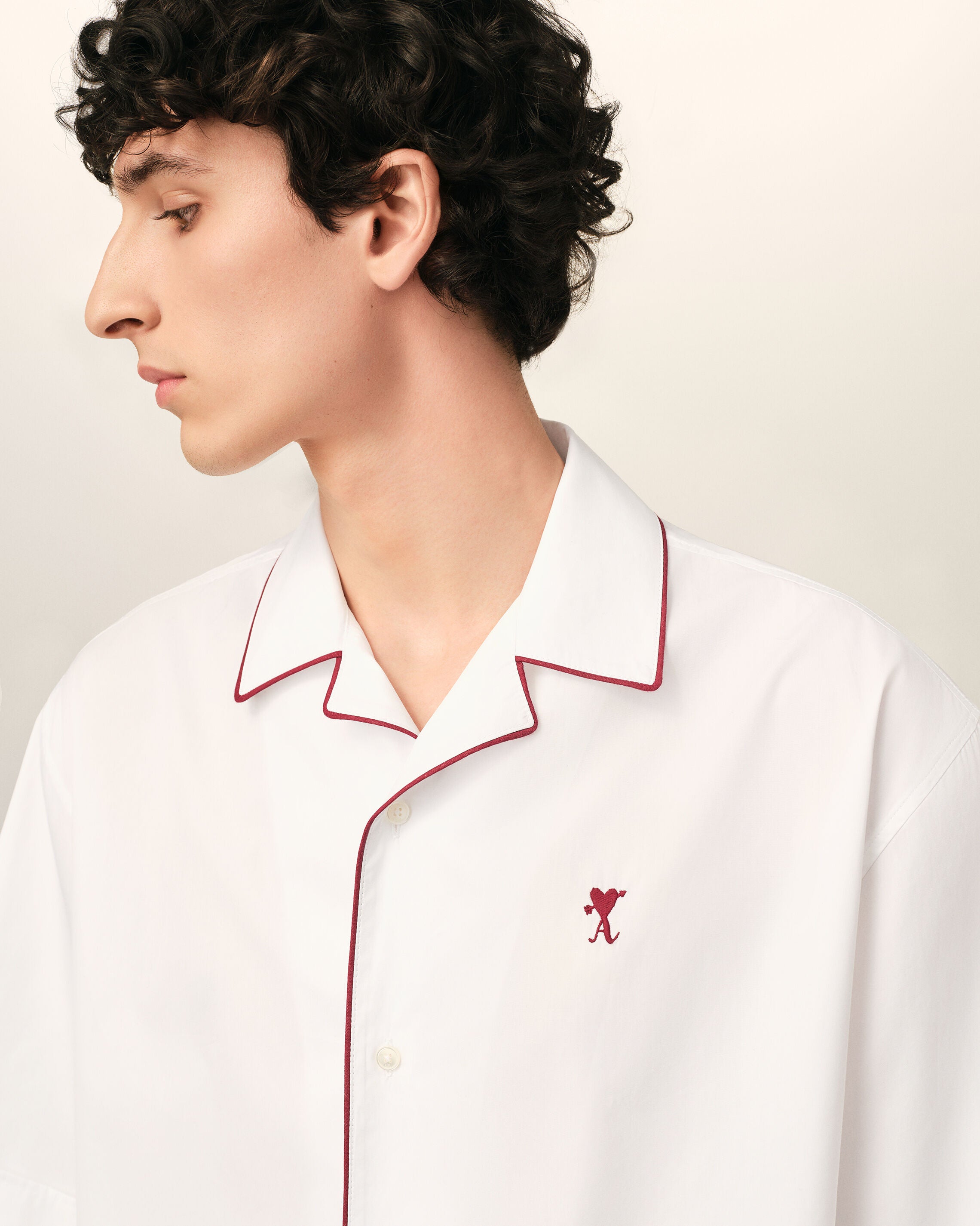 White cotton short-sleeve shirt with heart arrow