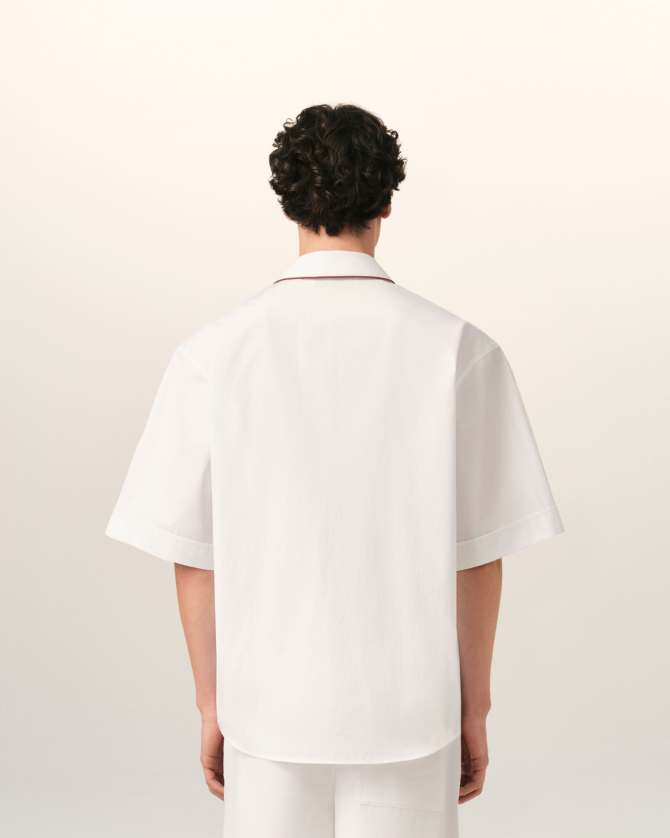 White cotton short-sleeve shirt with heart arrow