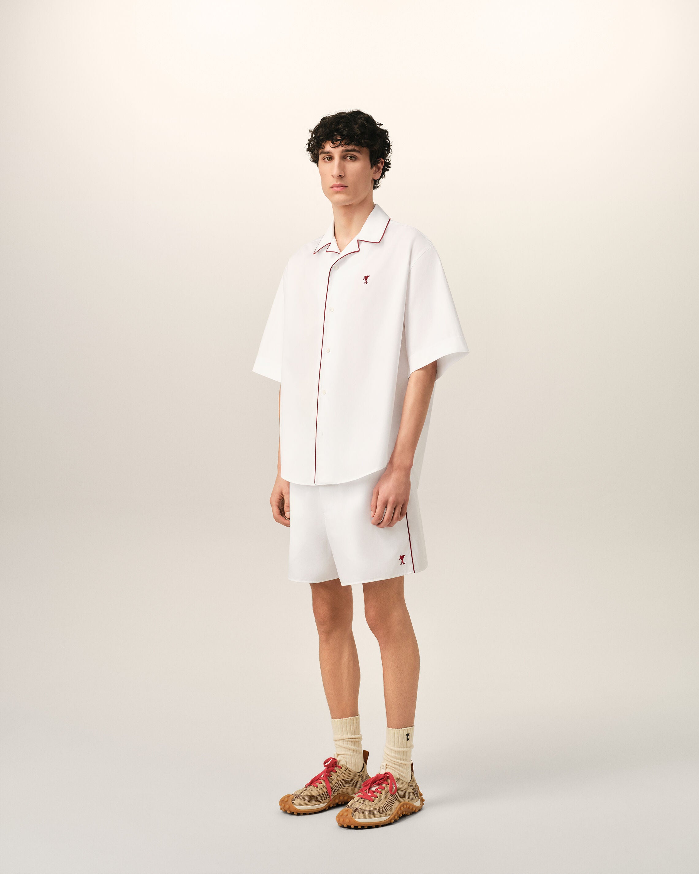 White cotton short-sleeve shirt with heart arrow