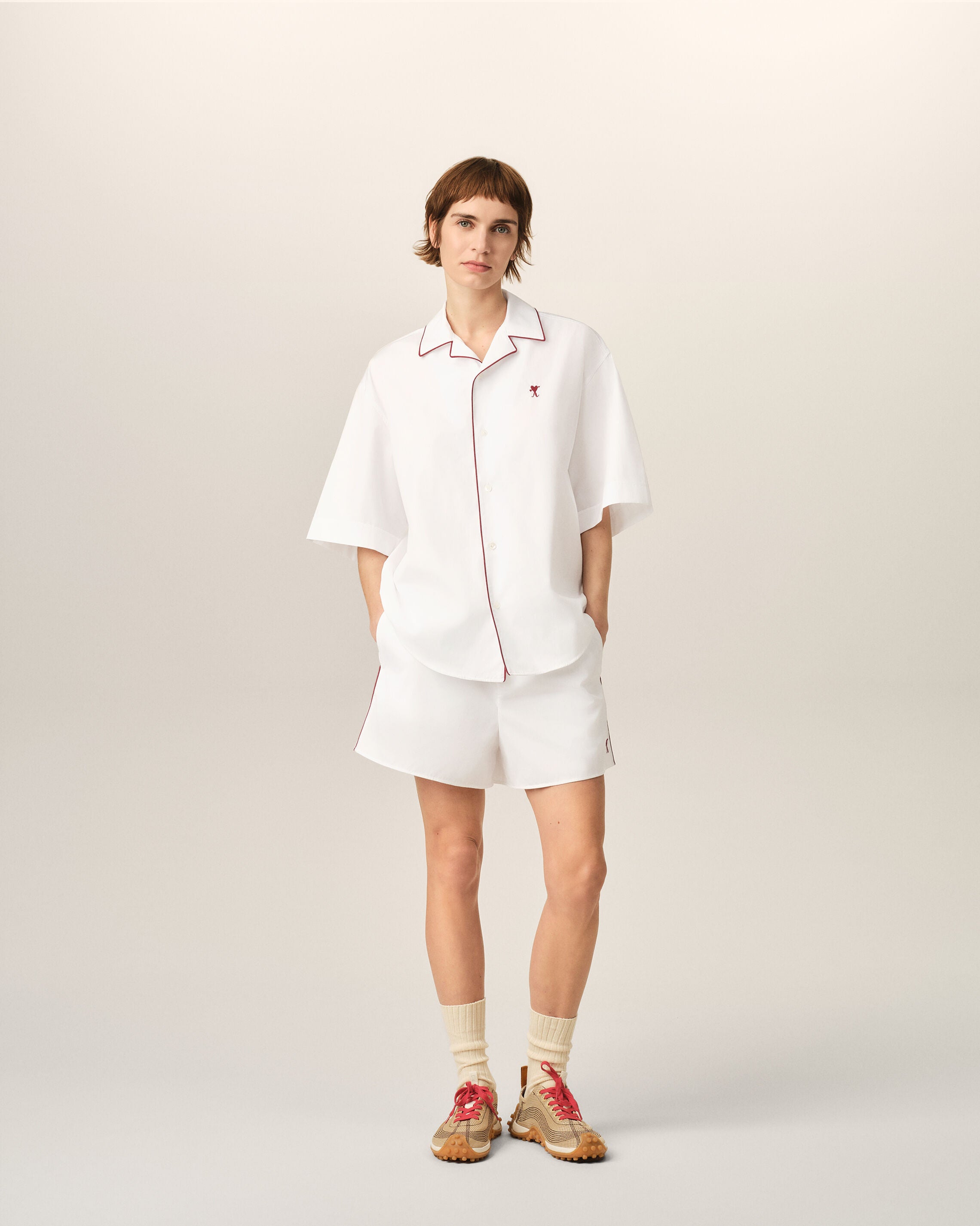White cotton short-sleeve shirt with heart arrow