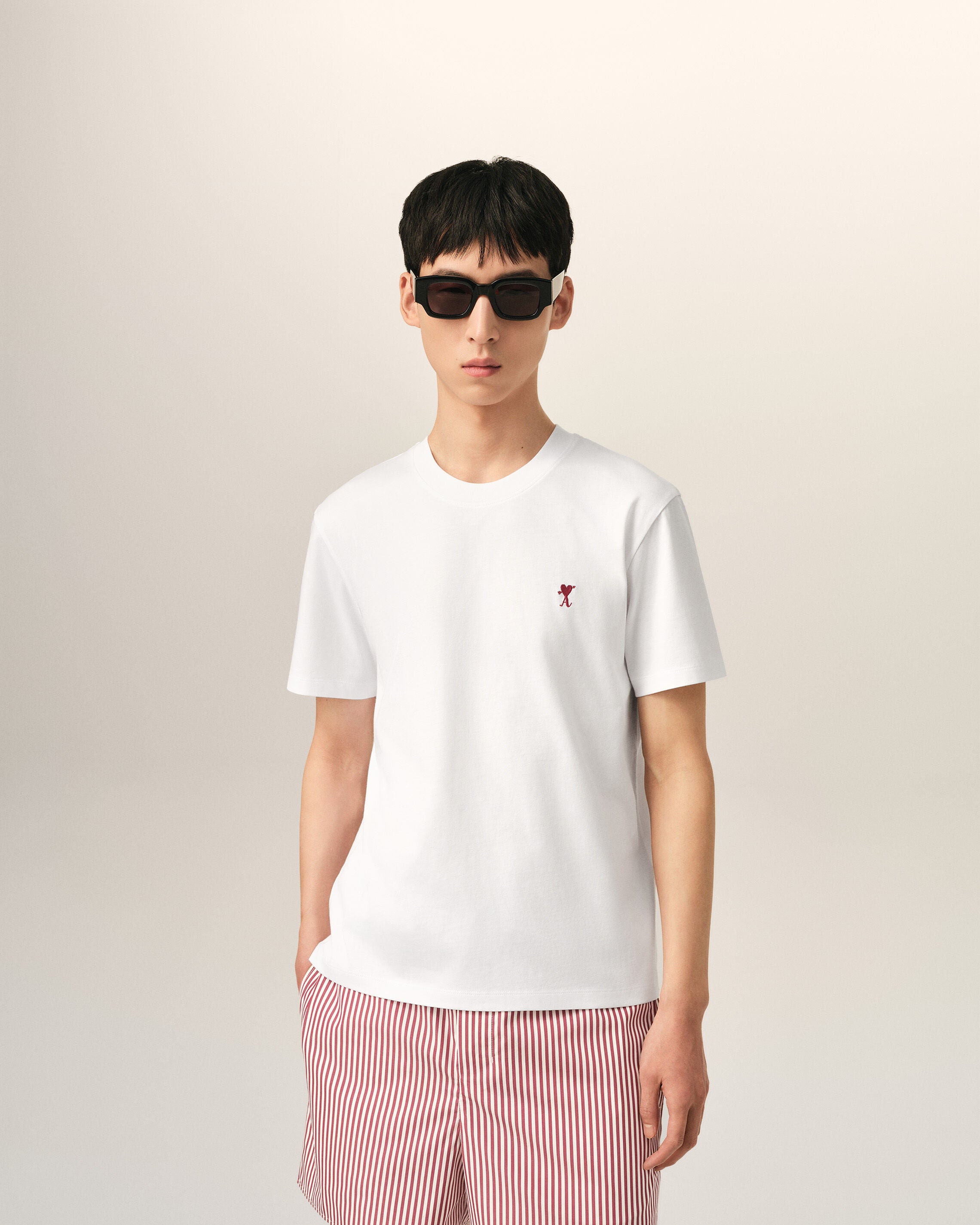 White cotton t-shirt with heart arrow