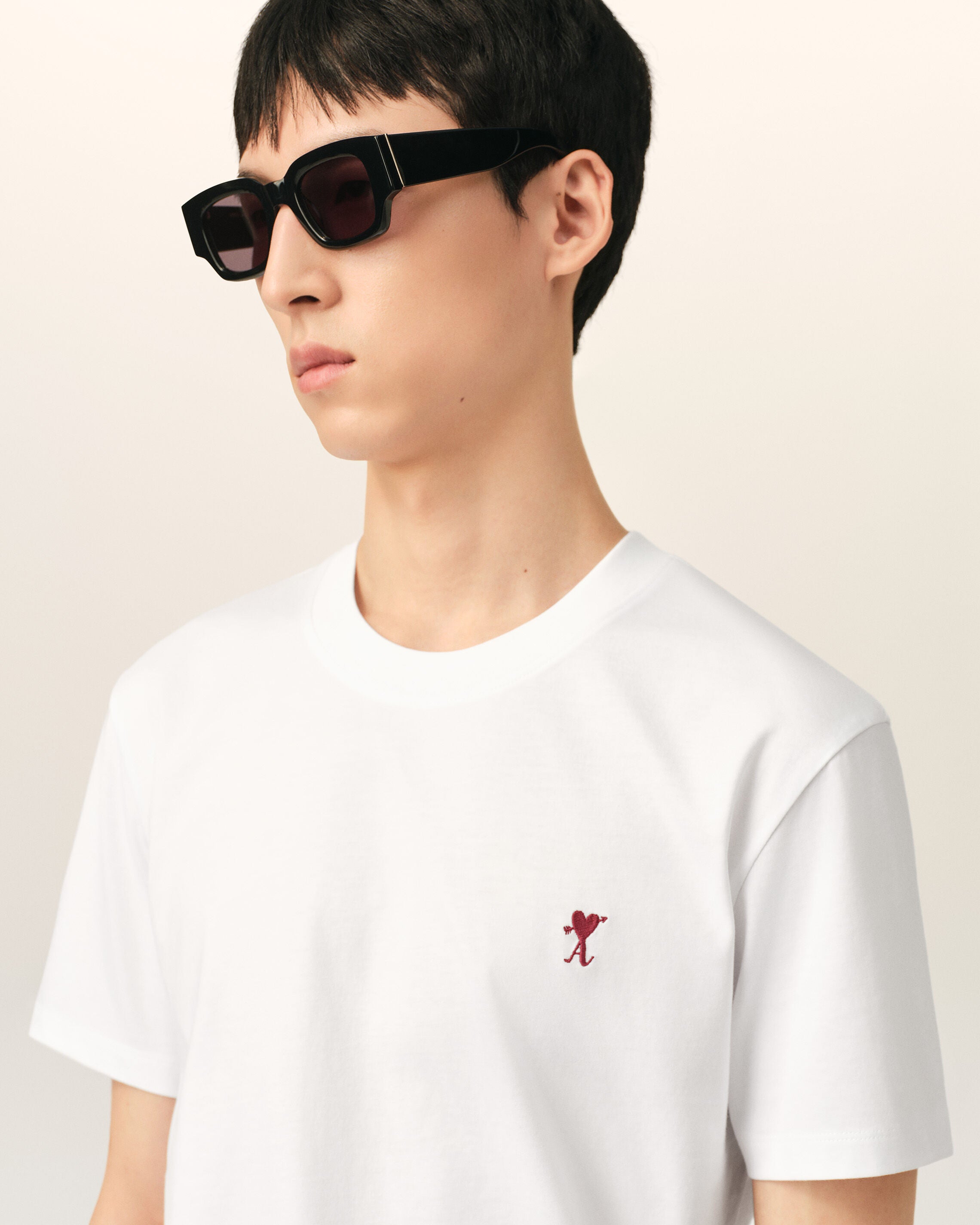 White cotton t-shirt with heart arrow