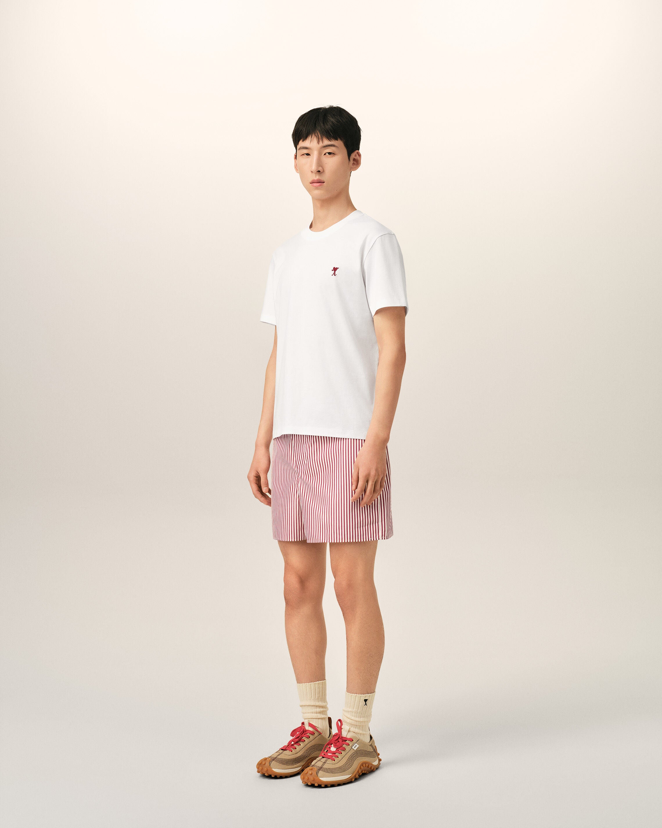 White cotton t-shirt with heart arrow