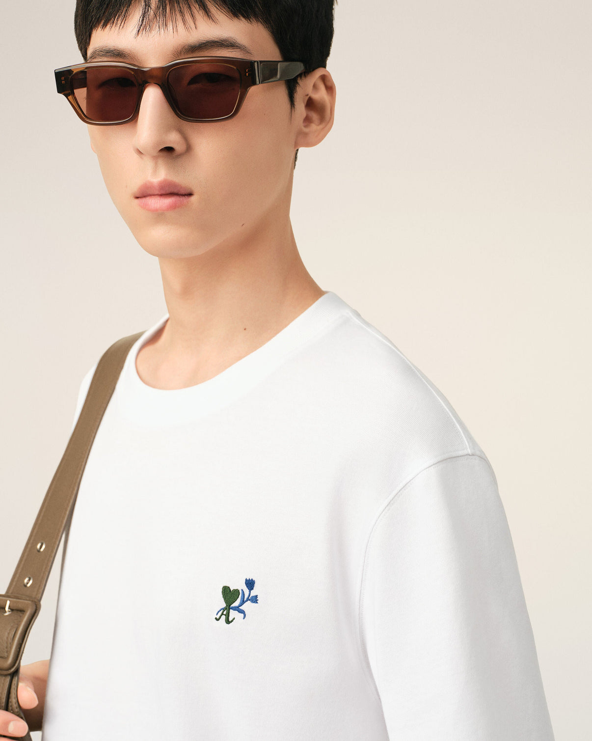 White cotton t-shirt with tulip