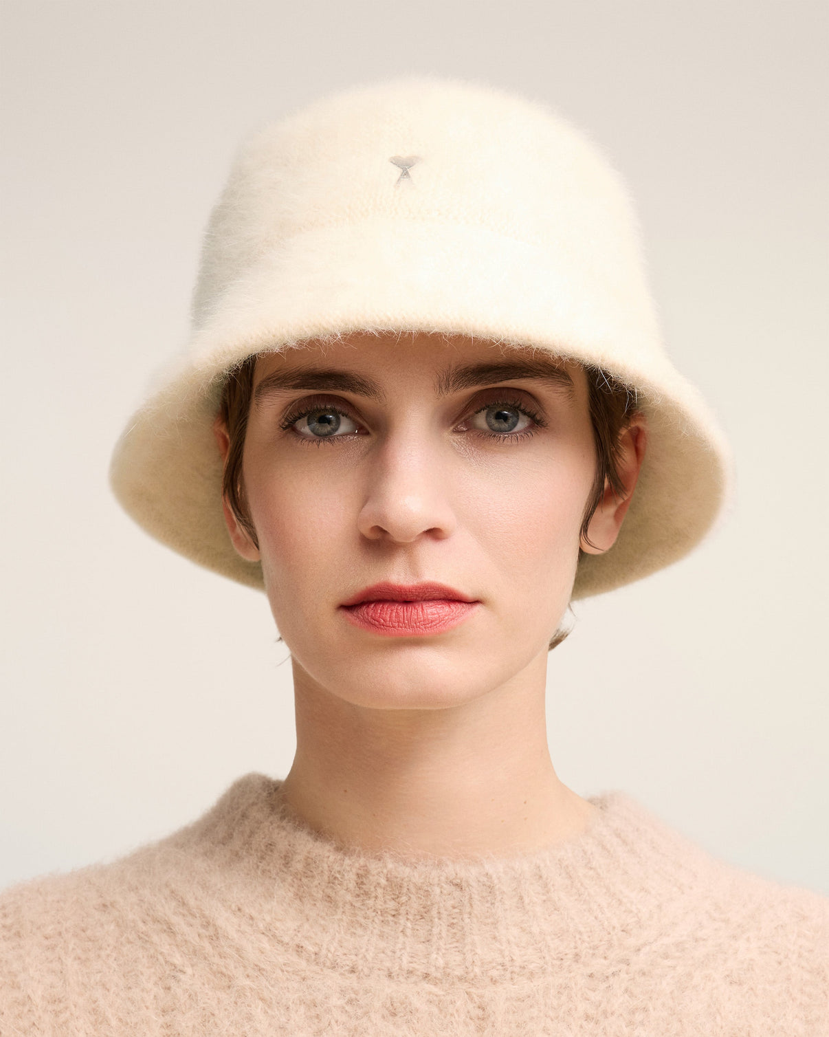 White Wool Stud Bucket Hat
